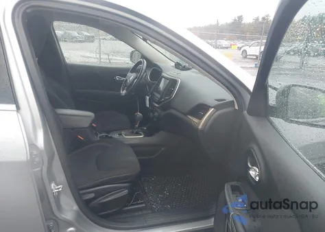 2016 Jeep Cherokee Latitude z USA, uszkodzony, nr VIN 1C4PJMCS7GW271273